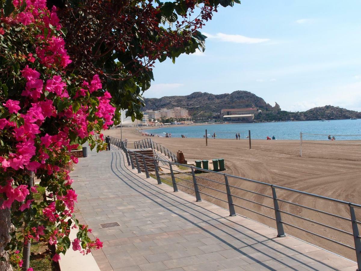Apartamento Tranquilo Cerca De Buena Piscina Y Con Buen Aire Acondicionado Aguilas Bagian luar foto