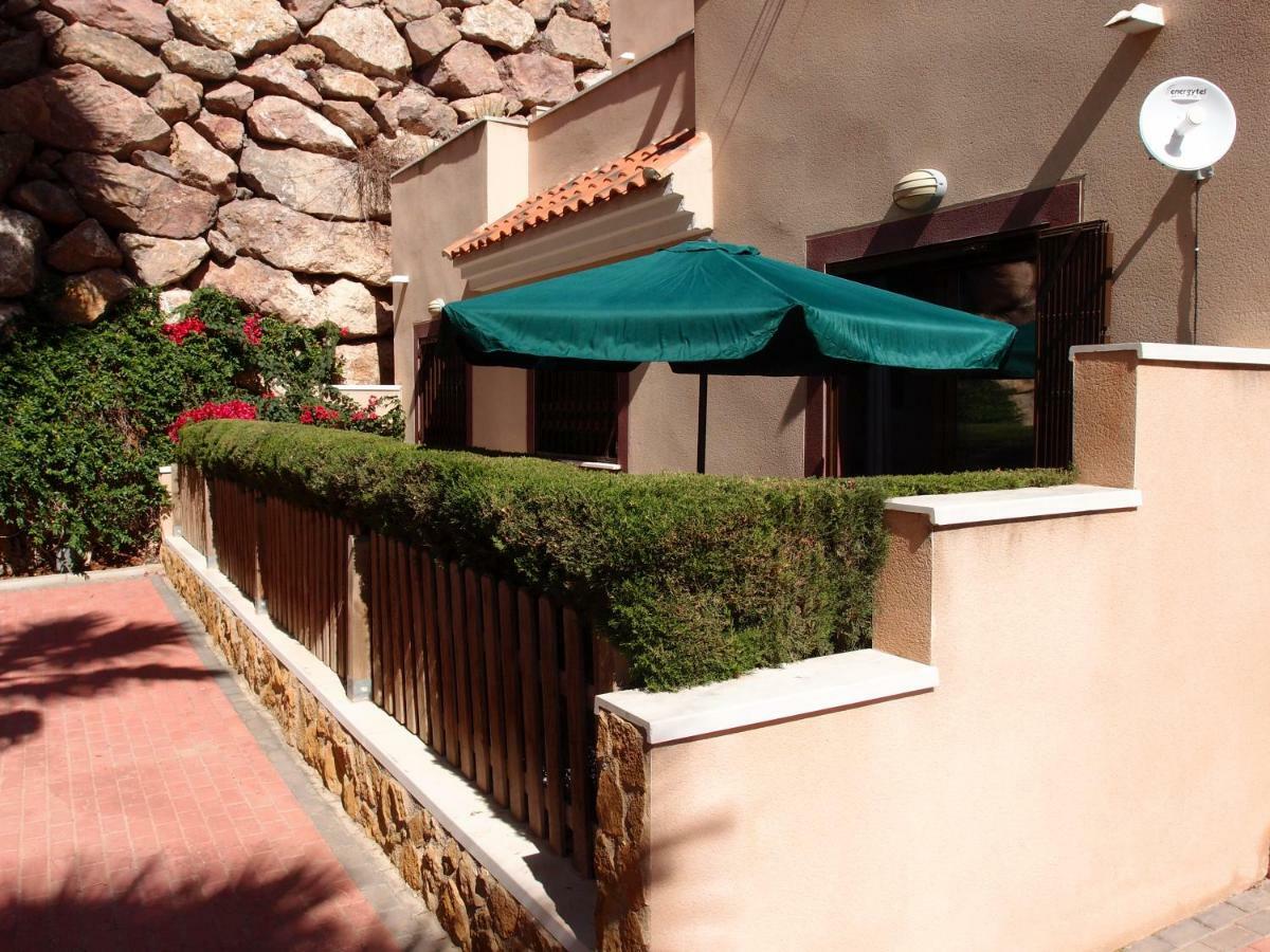 Apartamento Tranquilo Cerca De Buena Piscina Y Con Buen Aire Acondicionado Aguilas Bagian luar foto